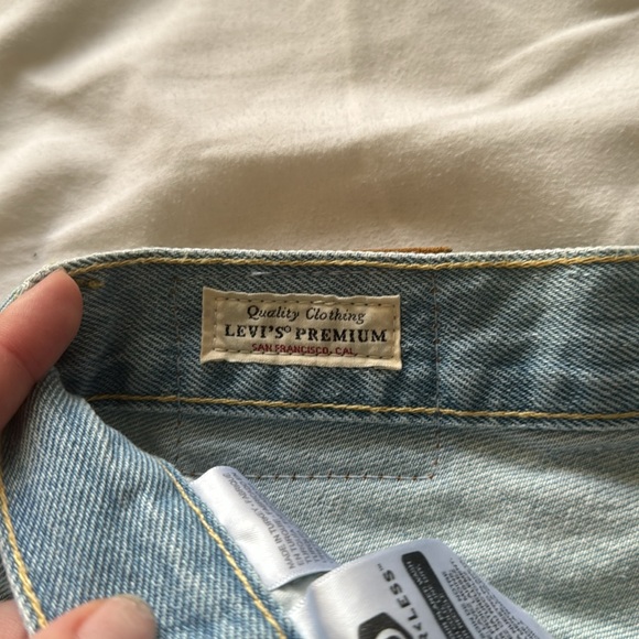 Levi’s - Picture 3 of 4